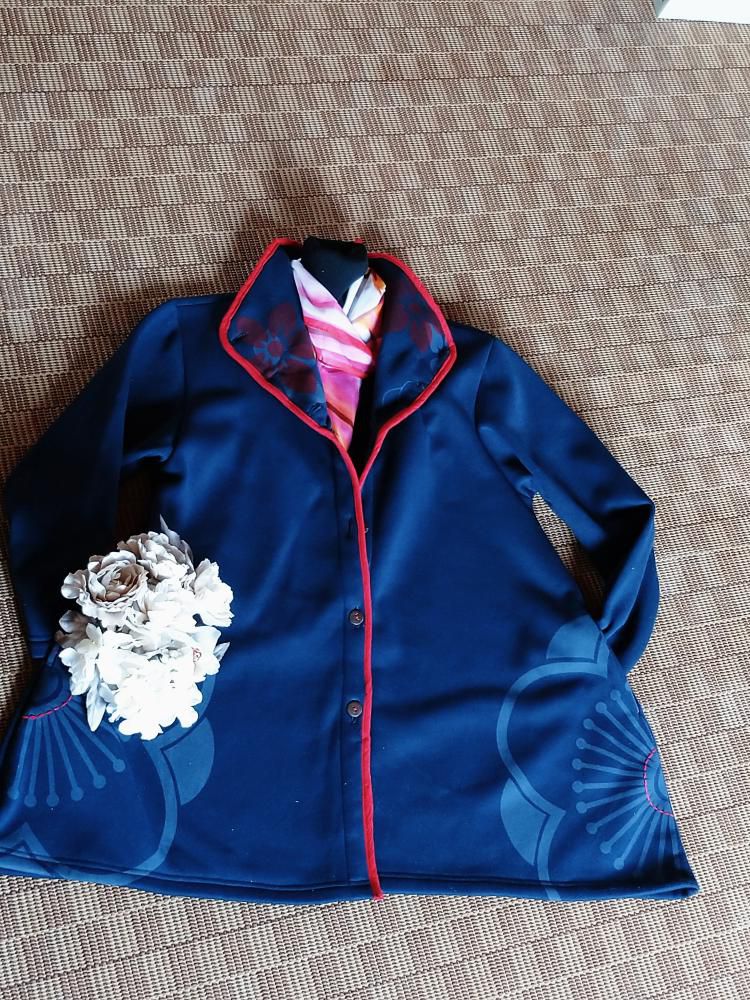 和柄のコート&アーテイフィッシャルフラワー