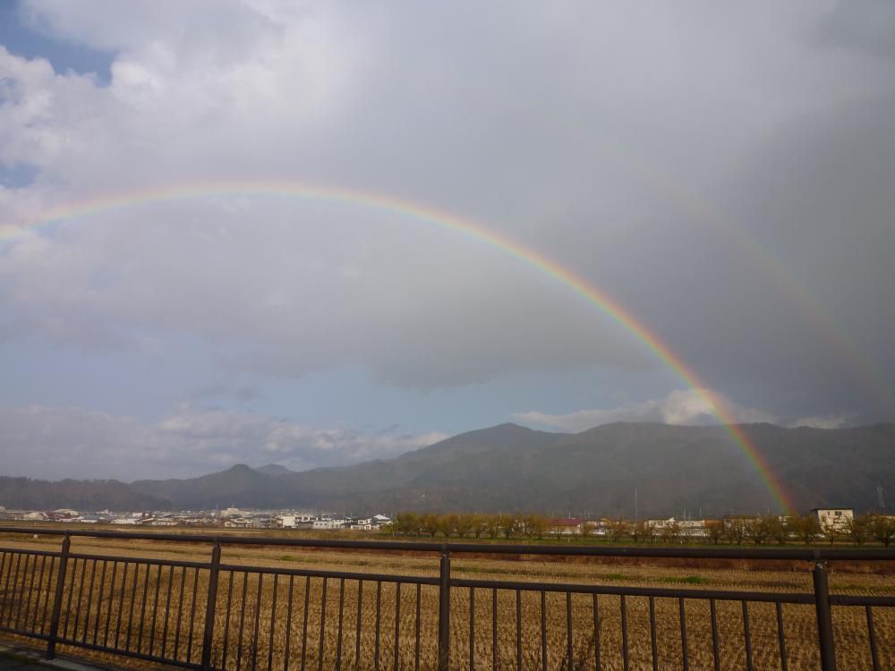 見て、見て、見て・・・きれいな二重の虹がお見送り