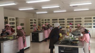 平成２７年最後の事業報告「子ども料理講座」「ラダリアクリスマスパーティー」
