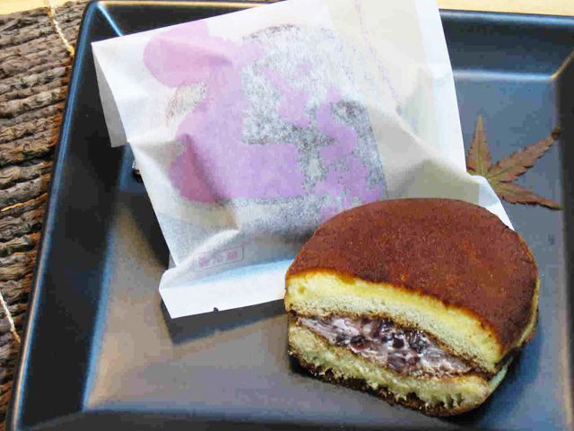 小豆と生クリームの相性ぴったり「生どら焼き」