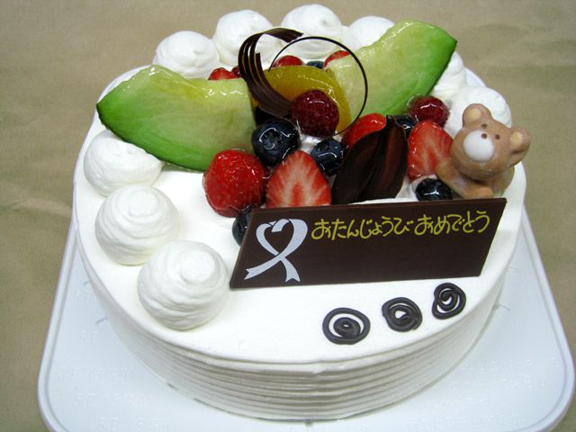 ホールのケーキもお作り致します（要注文）