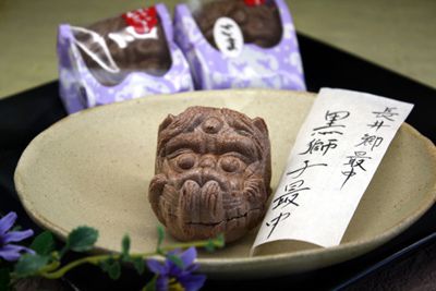 おしっさまの姿の福田屋の『黒獅子最中』