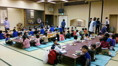 地元の保育園児がらーめん