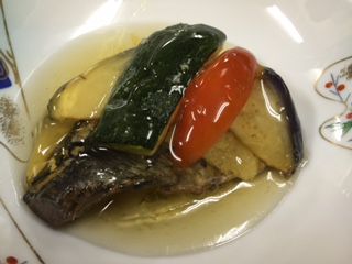 自家製なすとズッキーニ、ニシンの煮物パプリカ添え