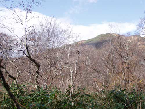 ふり返る湯殿山
