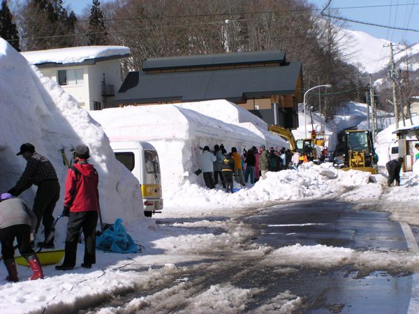 100人体制で