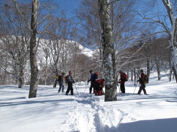 湯殿山へ