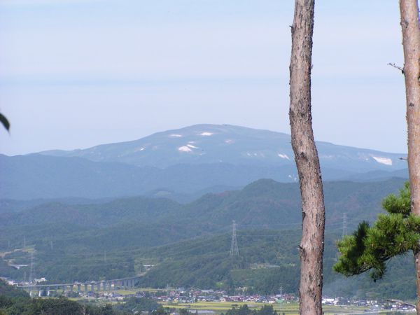 月山遠望