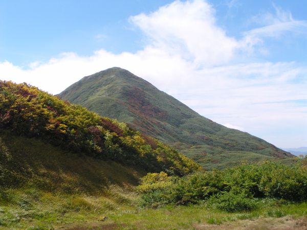 湯殿山を眺めながら