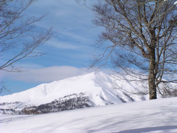 湯殿山と対峙出来る場所　1