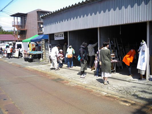 ガレージを利用した手仕事市ブース