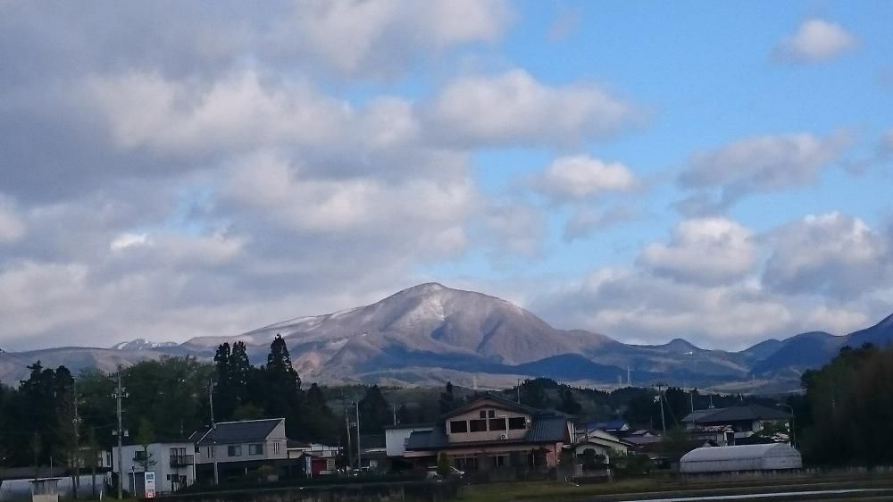 えっ雪が泉ヶ岳や四月尽