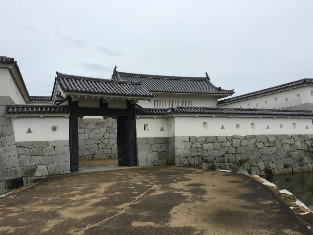 夏草や四十七士が夢の跡