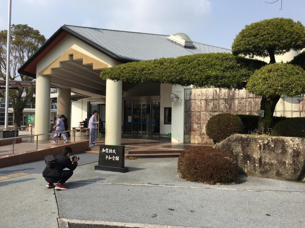 逝く春や知覧の地より逝きし若者