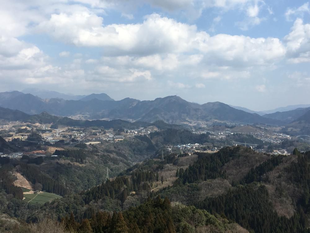 国見丘遥けき阿蘇や春の風