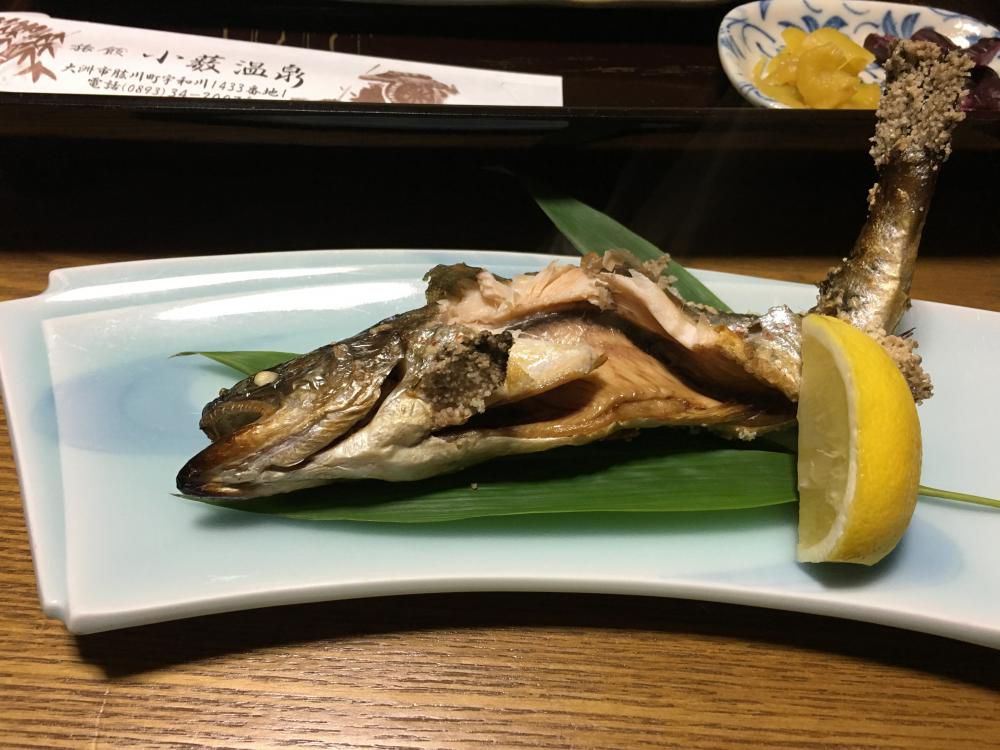辿り来て今湯上りのアマゴかな