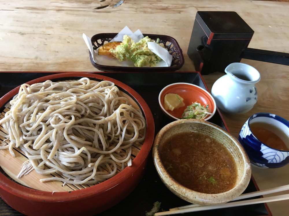 会津路や蕗のとう付きおろし蕎麦