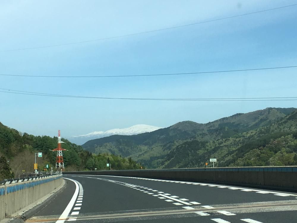 月山の不意に現る初夏の候