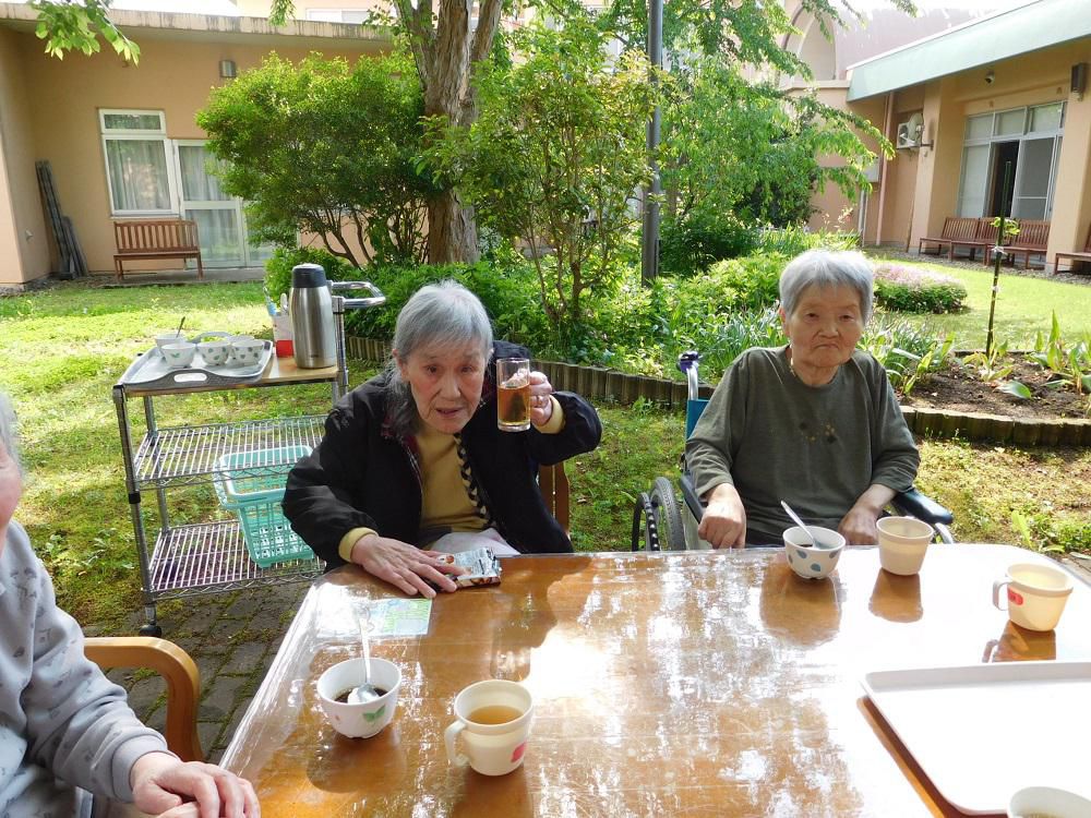 お　茶　会　