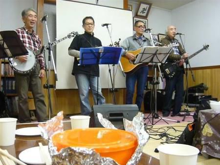 フクシマは　風化させぬと　影法師