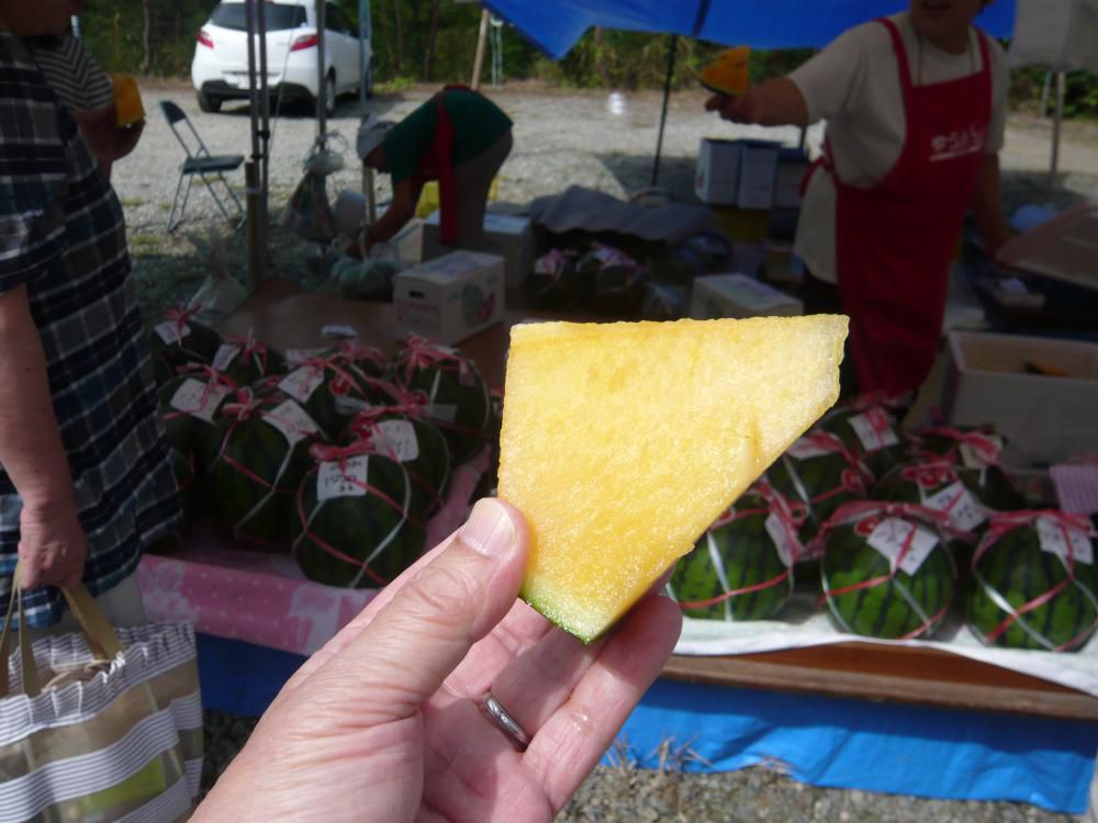 黄色では　なくオレンジと　いうスイカ