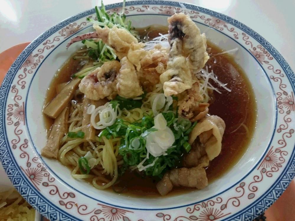 冷や丼と　冷やし中華は　違います