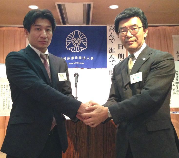 新会員・名札贈呈式（平川伸一さん）