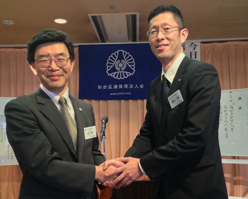新会員・名札贈呈式（郷右近忠義さん）