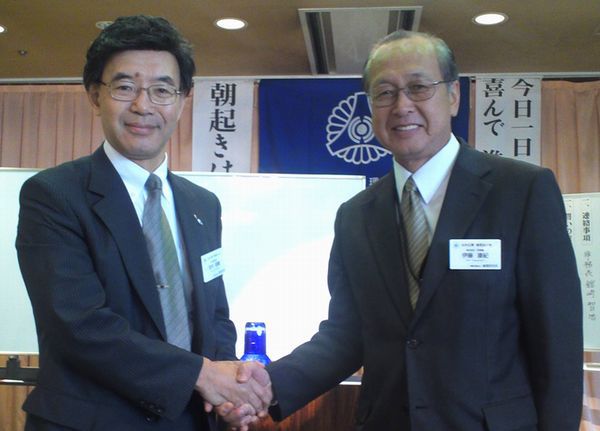 新会員・名札授与式（花祭壇・伊藤康紀さん）
