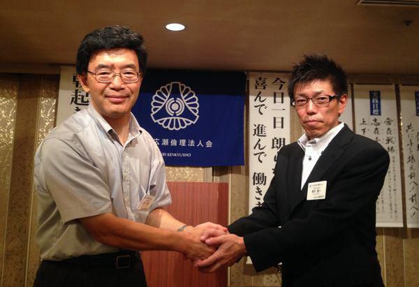 新会員・名札授与式（ＮＫ東日本株式会社・青木隆一さん）
