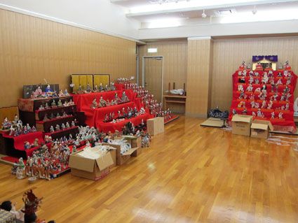 雛飾り準備中です！