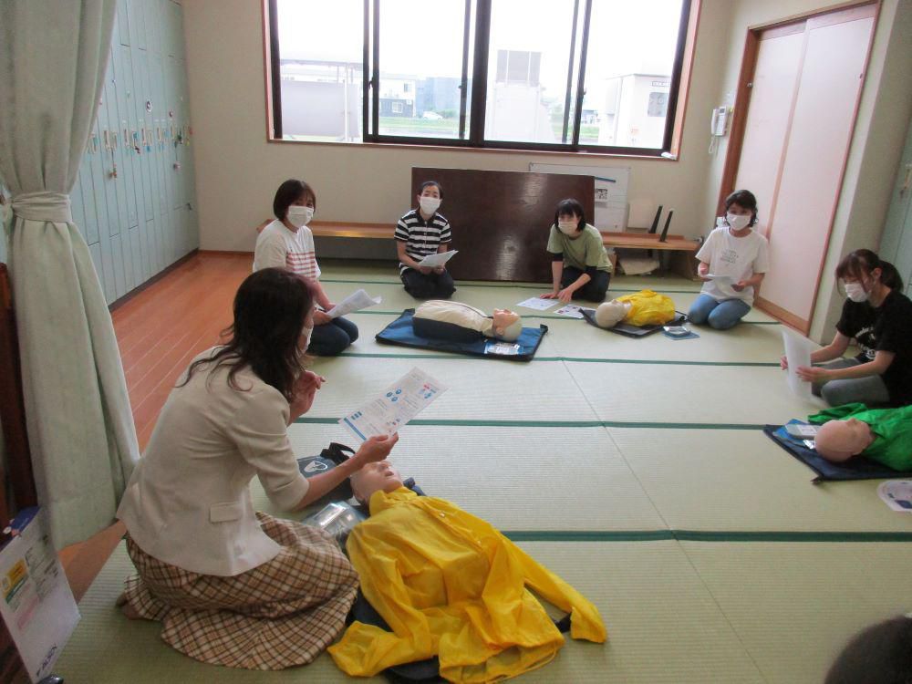 子どもの安全守ります！～職員のAED研修を行いました～