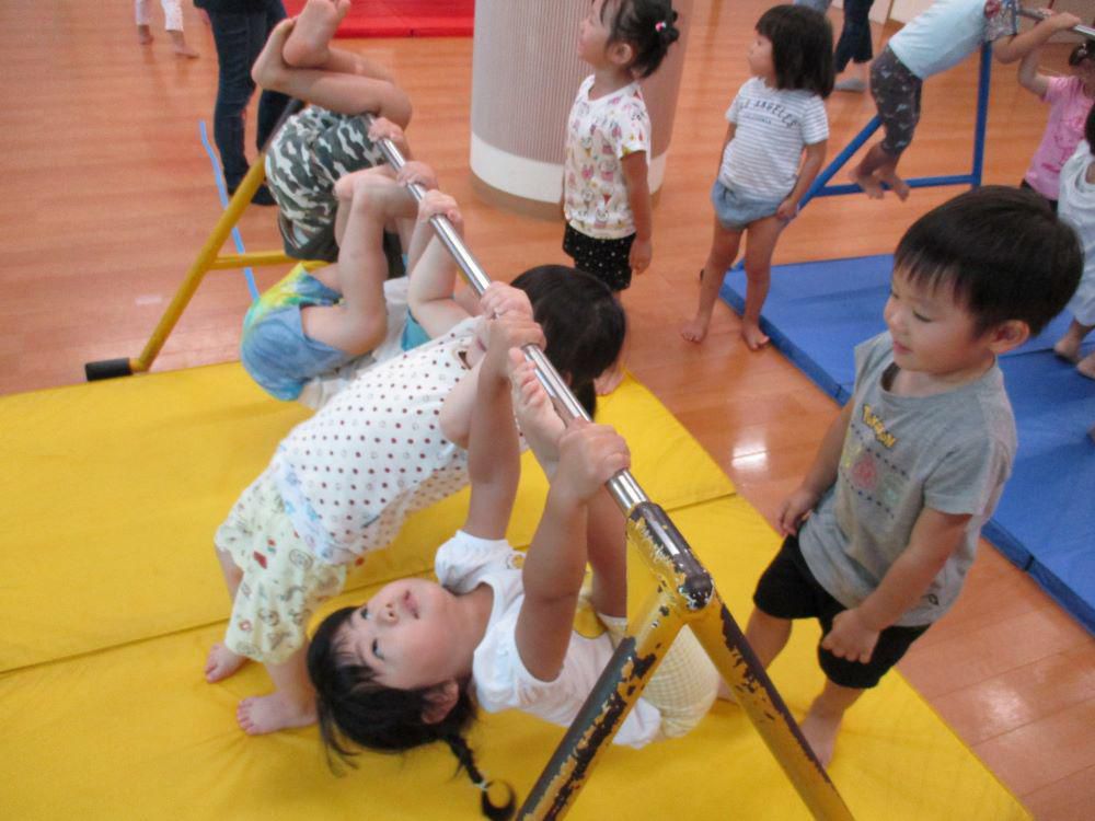「安田式体育あそび」 ～熱中すれば　自ら育つ～ ＜乳児編＞
