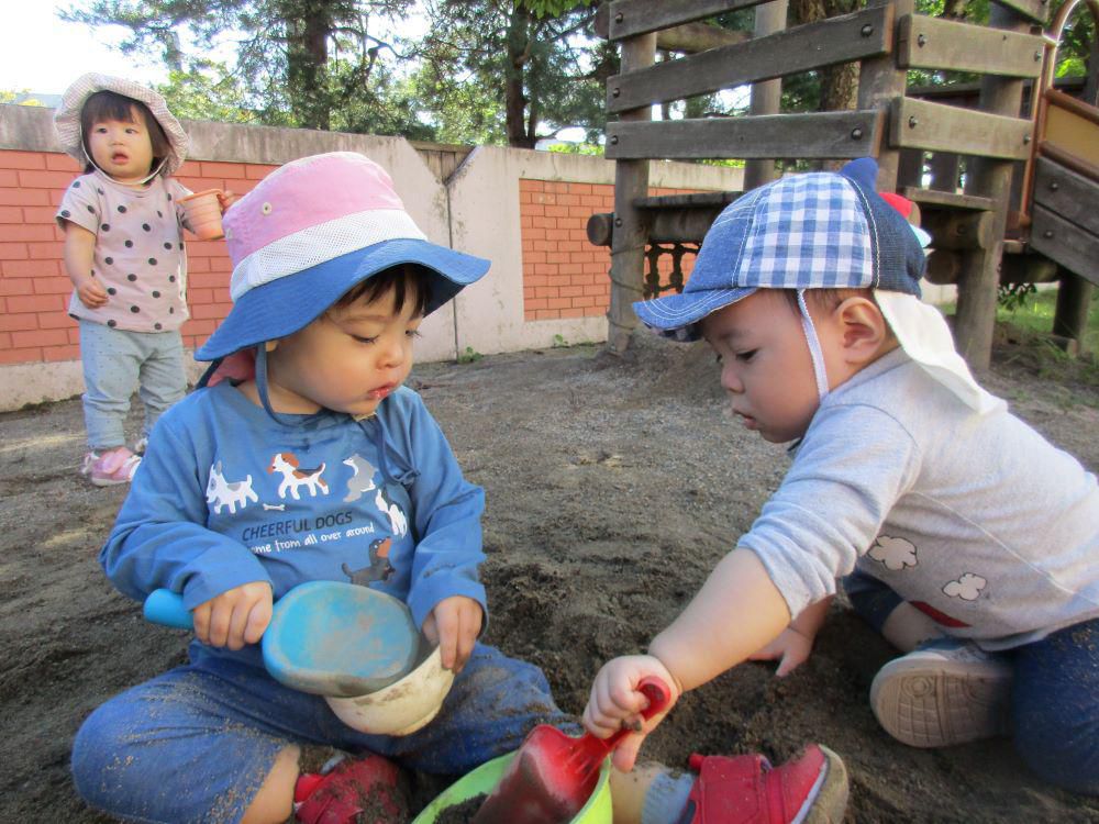 「お友だちと一緒」～０歳児クラス～