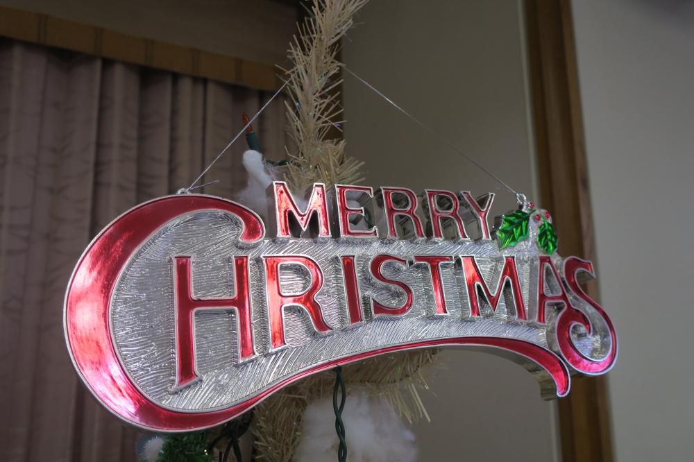 クリスマスツリー飾り付け