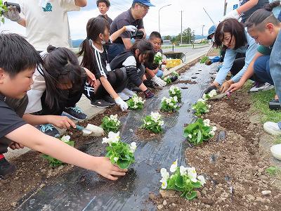 人権の花植え