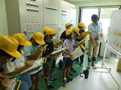 ４年生　社会科見学　浄水場・下水処理場