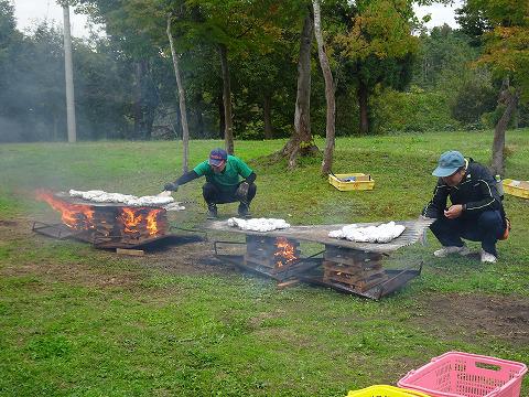 １・２年生　焼き芋　自然散策