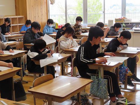 全国学力学習状況調査　１年生粘土で工作
