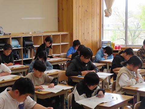全国学力学習状況調査　１年生粘土で工作