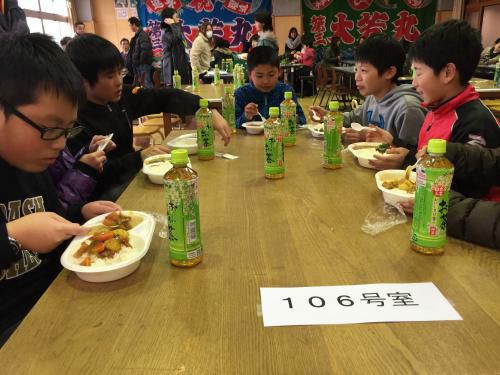 千倉小で昼食