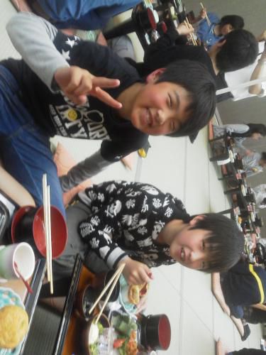 修学旅行隊ー夕食いただきましたー