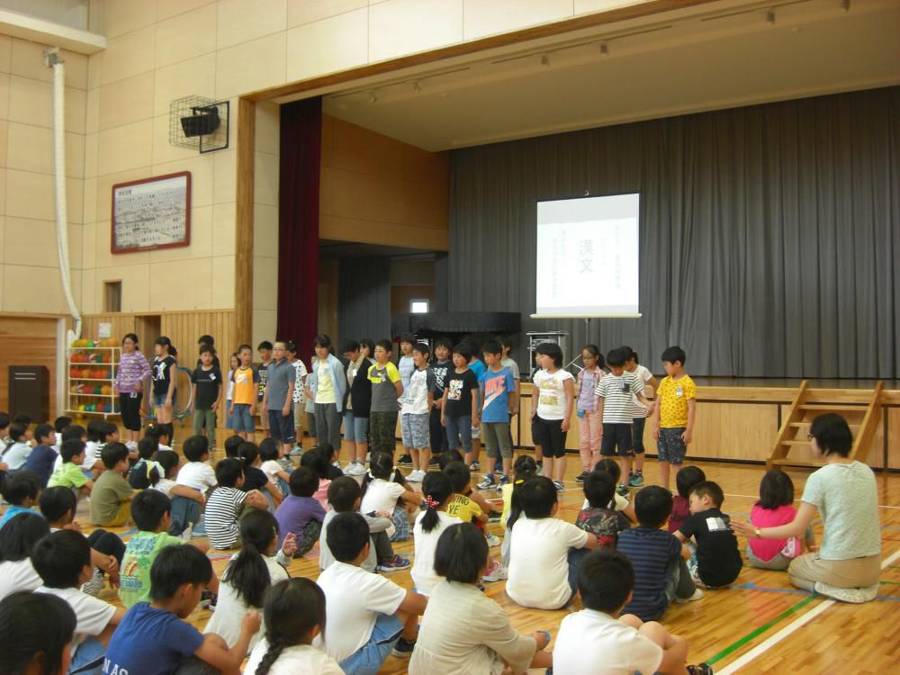 音読発表に読み聞かせ。そして町めぐり…。