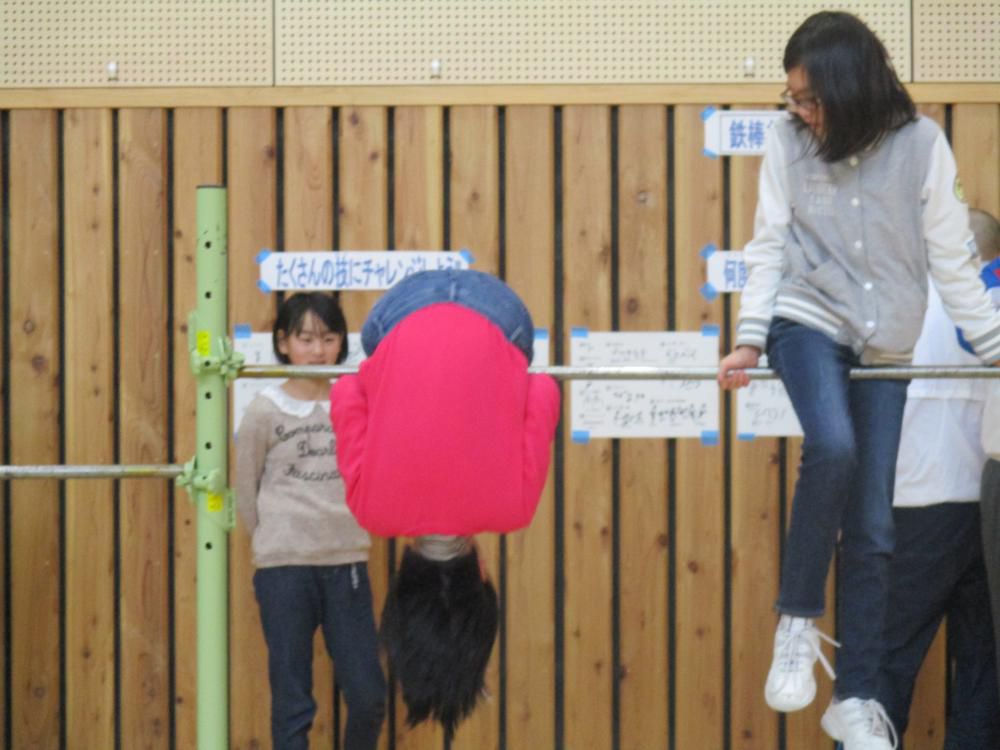 鉄棒を一生懸命！　バランスボールも頑張ったよ！