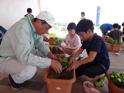 人権の花を植えました