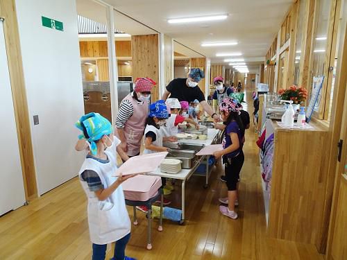 給食当番が始まりました