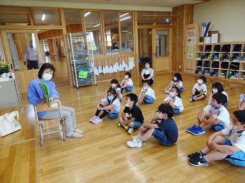 読み聞かせをしていただきました