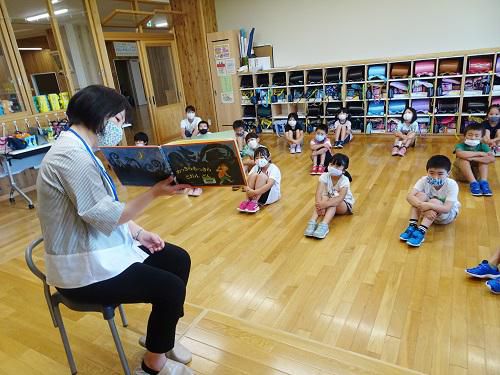 読み聞かせ　２、５年生
