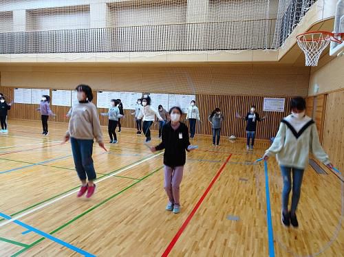 今日は高学年が縄跳び