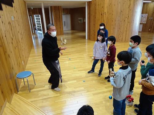 ３年総合　昔の遊びを学ぶ
